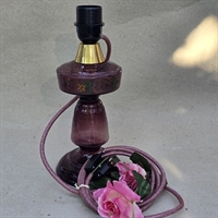 bemalet-gammel-klar-bordeaux-glas-lampefod-antik-bordlampe-gammel-russisk